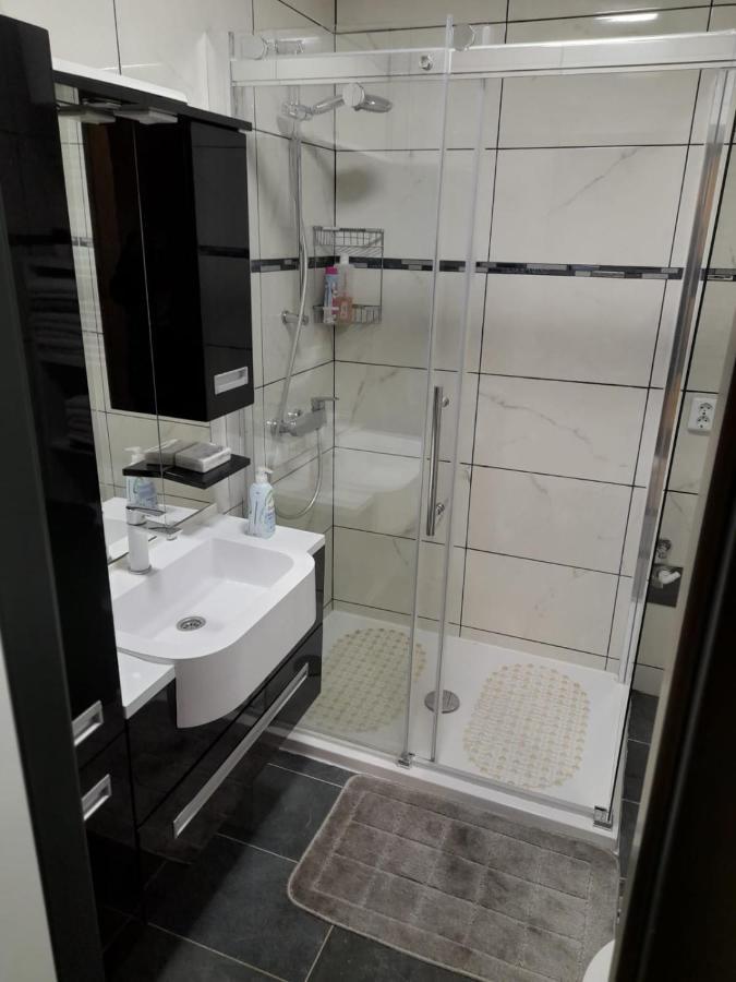 Apartman Lela Karlovac Exterior foto